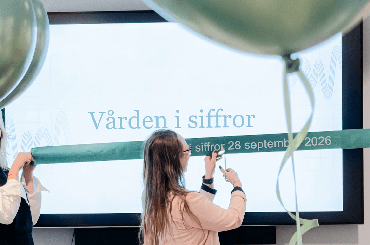Ribbon cutting at the launch of the new Vården i siffror